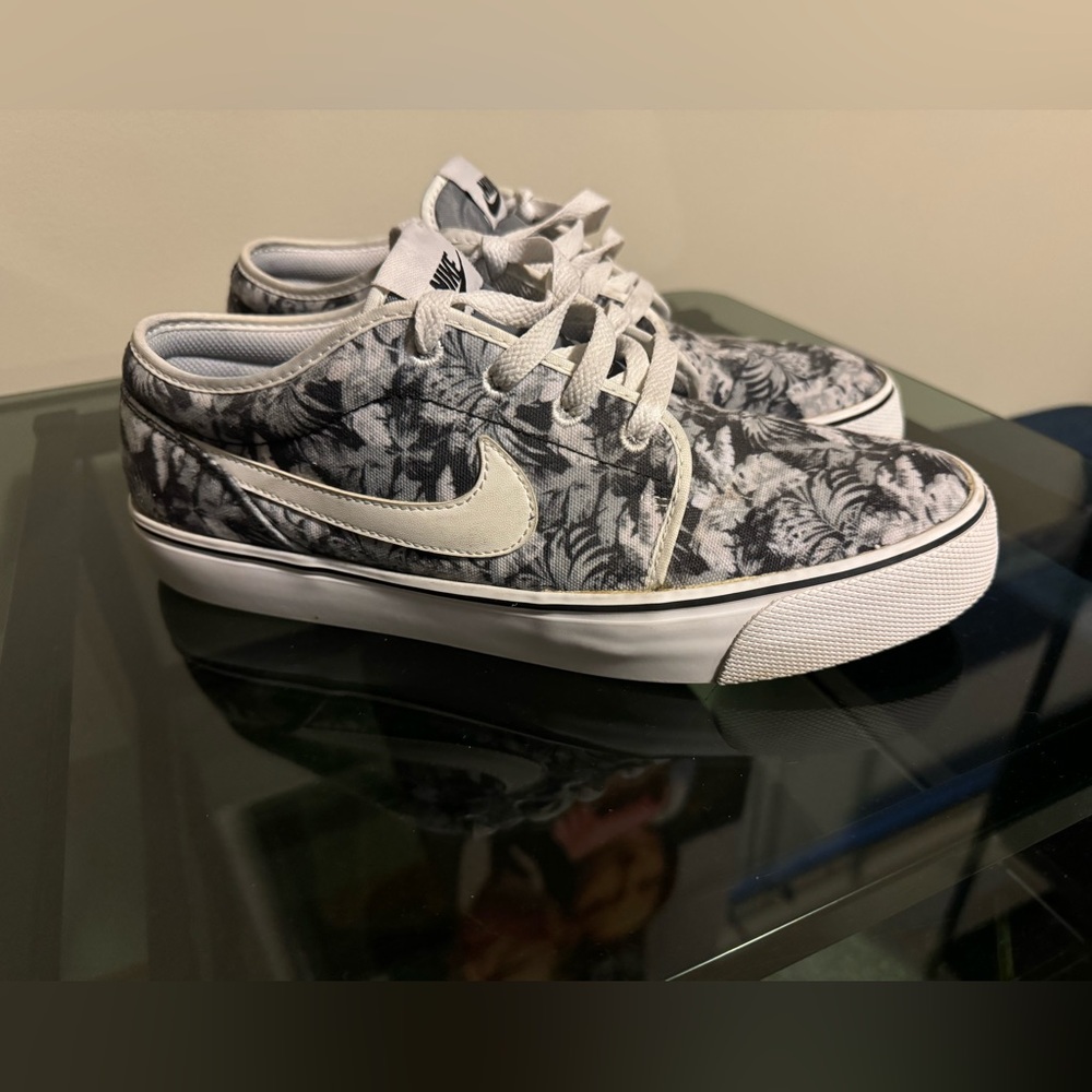 Nike Grey Scale Men’s Floral Shoes